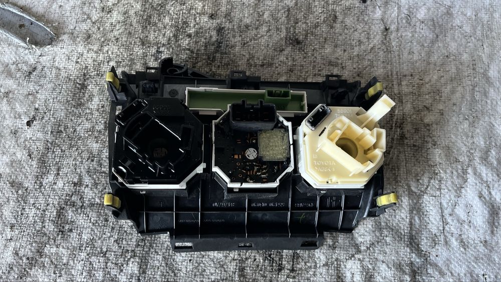 Toyota Verso 1 2009- панел климатик