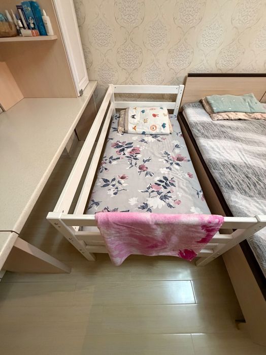 2 раздельной кровати с матрацами