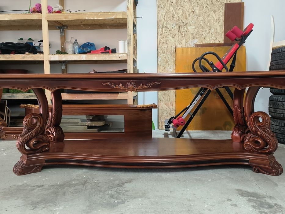 Продается гостинный стол