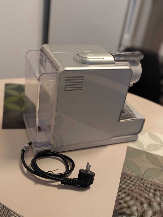 Aparat de Cafea cu capsule Nespresso Delonghi