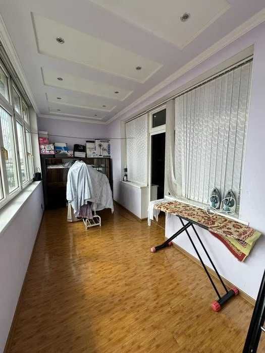 Метро беруний атрофида 3 хоналик Банковский дом