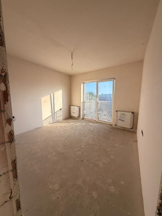 Vand apartamente cu 3 camere
