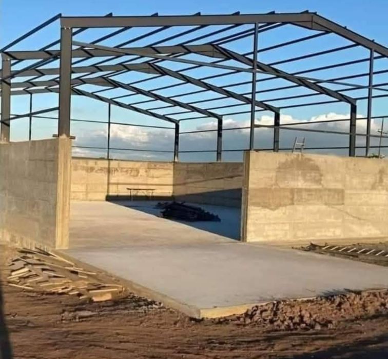 Structuri metalice complete pentru hale, cu lățimi de 5x20x4 m, 6x20x4 m, 8x20x4 m, 10x20x4 m, 12x20x4 m, 14x20x4 m, 16x20x4 m, 18x30x4 m și 20x50x4 m