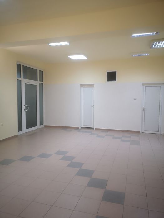 Дава се под наем Офис в Хасково, Център - 72 кв.м за 331.5 € - Снимка #1