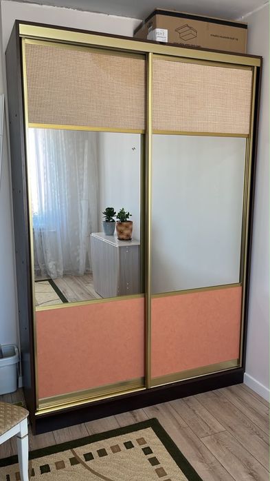 Шкаф и стол большой
