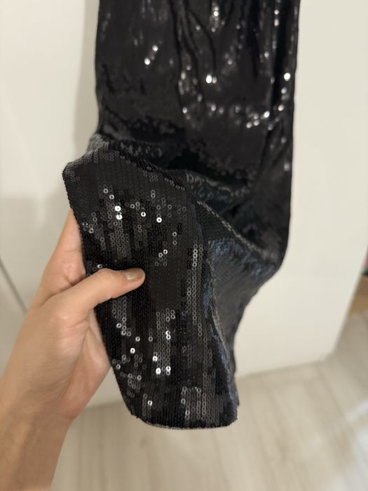 Платье черное до колен