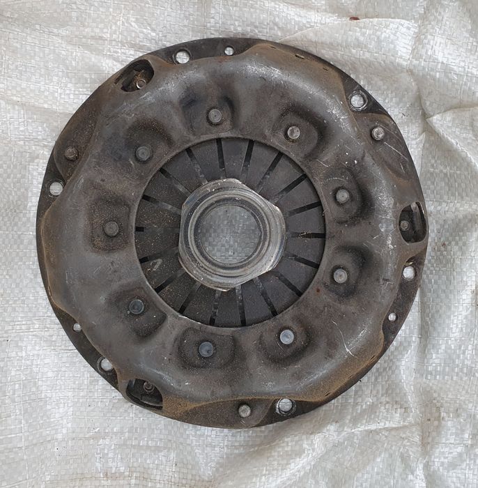 Авт.части 412 -Багажник за М -ч 2140---ключ.-джанти ОБЗОР.СТЪКЛА-М-Ч