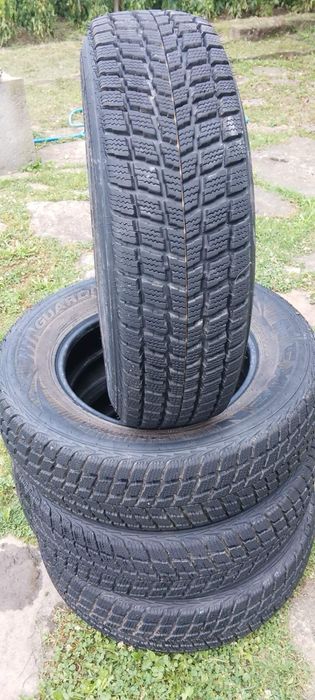 Зимни гуми 215/70/R16