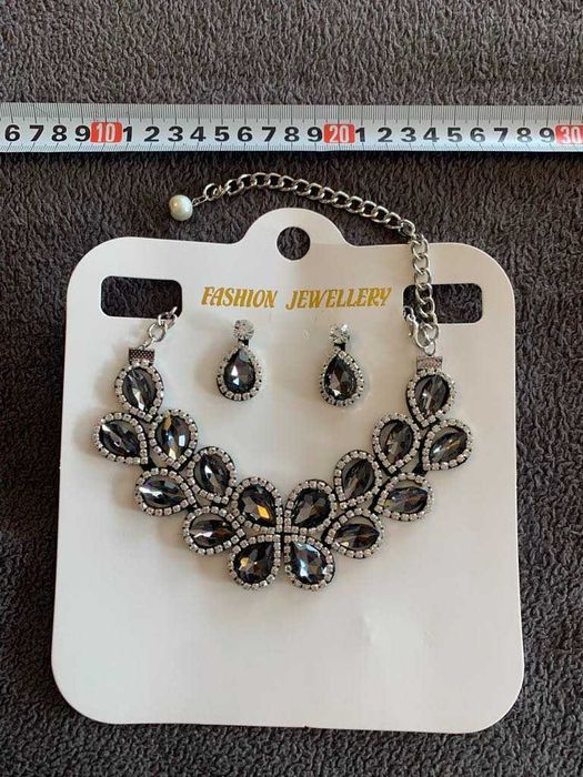 Стилен комплект бижута-Колие и обеци
