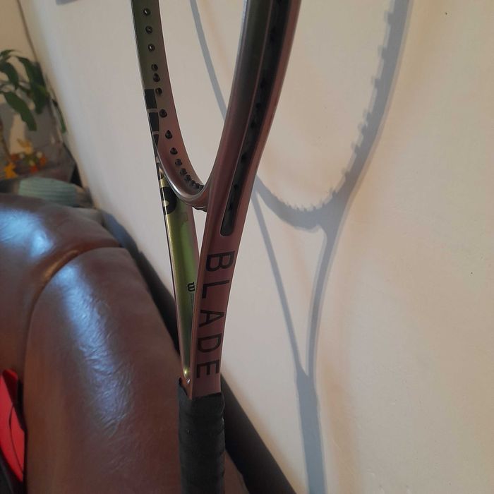 Racheta de tenis Wilson Blade 98 V8 16x19 305g proprie