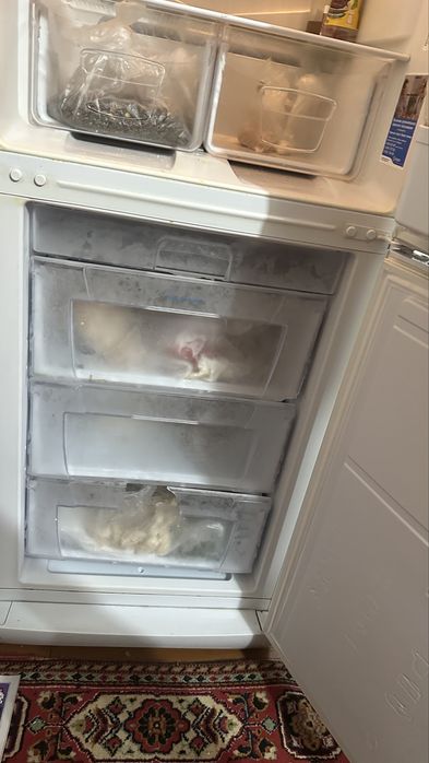 Холодильник Indesit