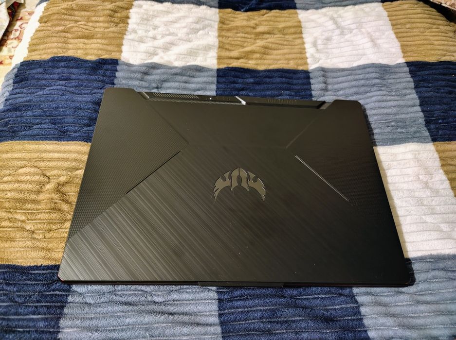 Продам ноутбук состояние как новый