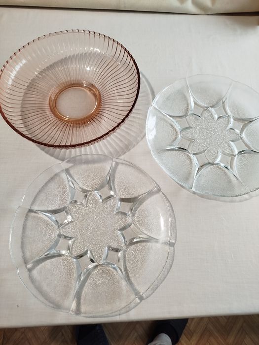 Фруктиера и чинии за торта