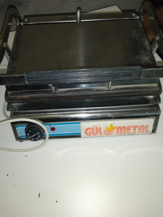 Продавам професионален тостер за сандвичи