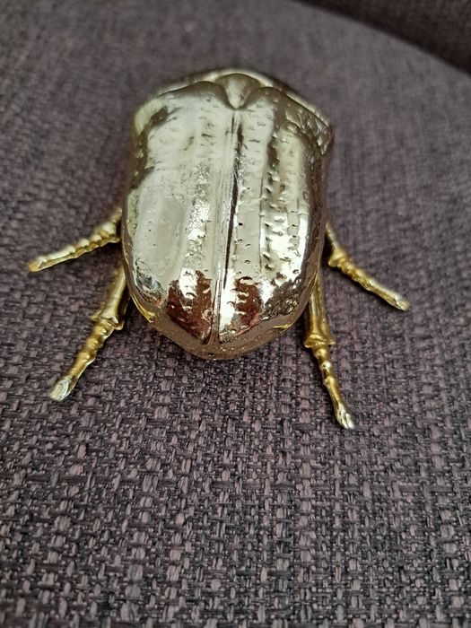 Пластмасов бръмбар за декорация