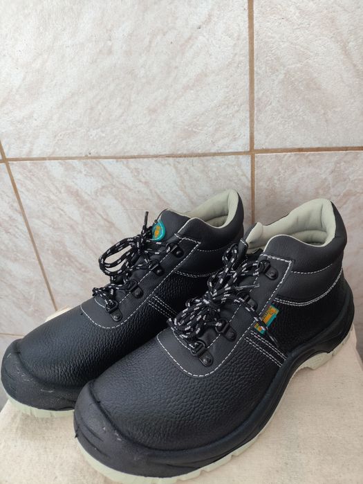 Bocanci de lucru Protection Line S3 SRC - Mărimea 42 (Noi)