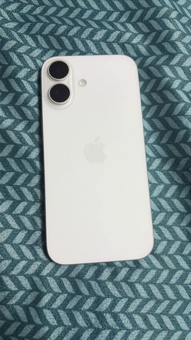 Vând iPhone 17 , 256 GB, încărcător , preț 3800
