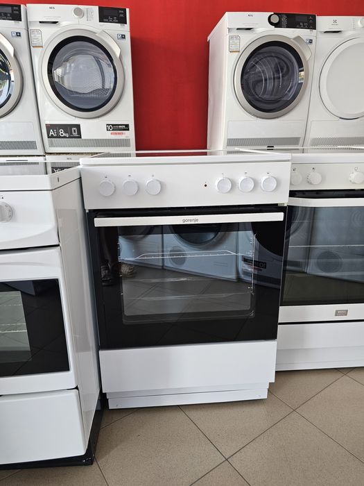Свободностояща печка с керамичен плот Gorenje