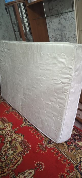Матрас в хорошем состоянии