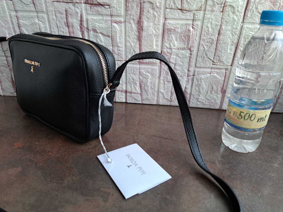 дамска черна чанта,Patrizia Pepe,малка чантичка-естествена кожа