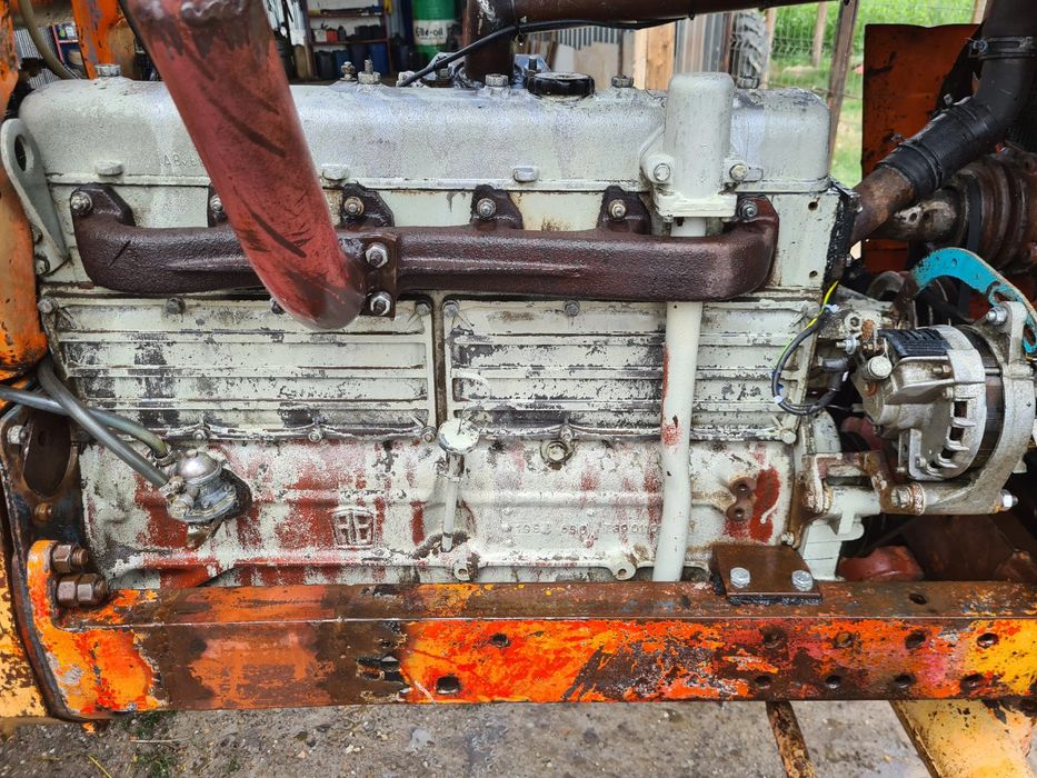 Tractor Universal 650 cu motor de Saviem