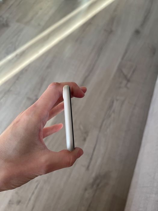 Продам iphone SE