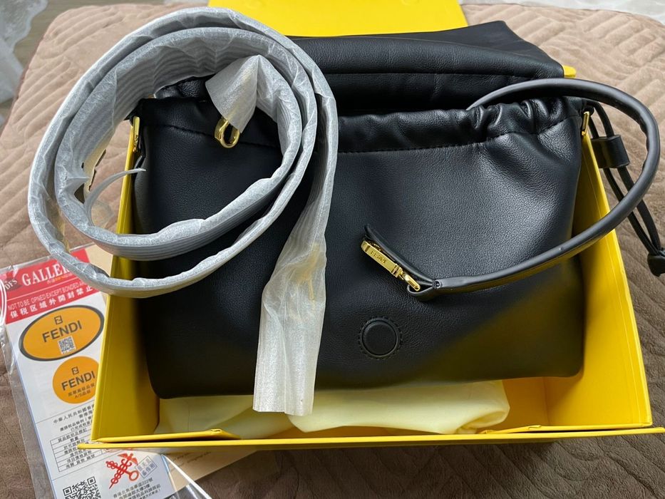 “FENDI” сумочка, натуральная кожа