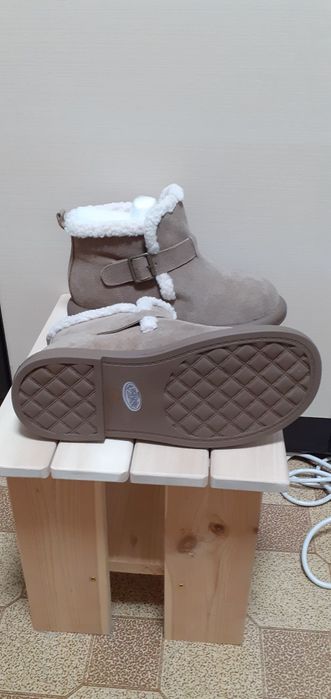 Ботинки женские  размер 39