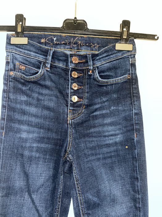 Дънки  на  Guess