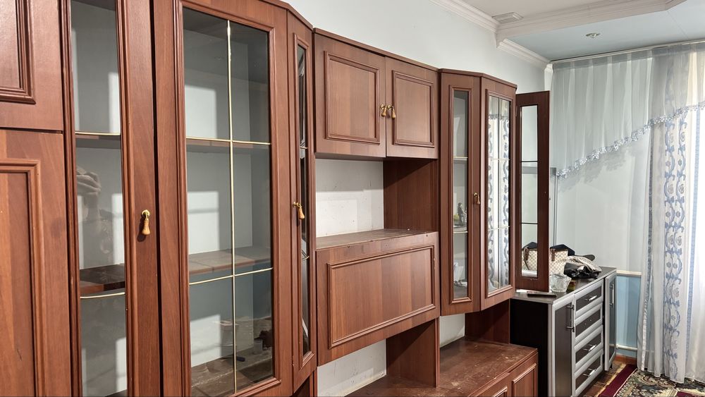 Трёхъярусный сервант