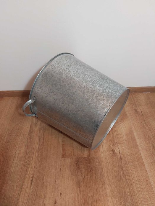 Vas pentru apa cu capac, tabla galvanizata, 32 litri, nefolosit