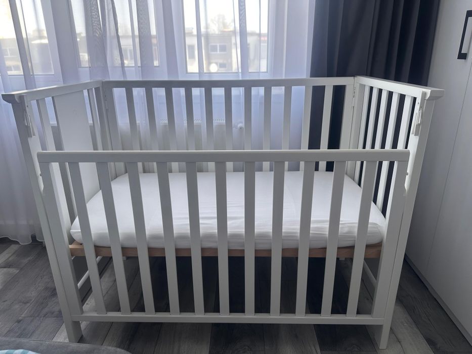 Vând pătuț bebeluș