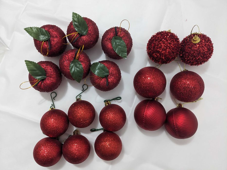 Set Craciun culoare rosie (globuri, beteala, margele), stare buna