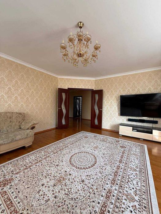 Продам 4 комнатную квартиру