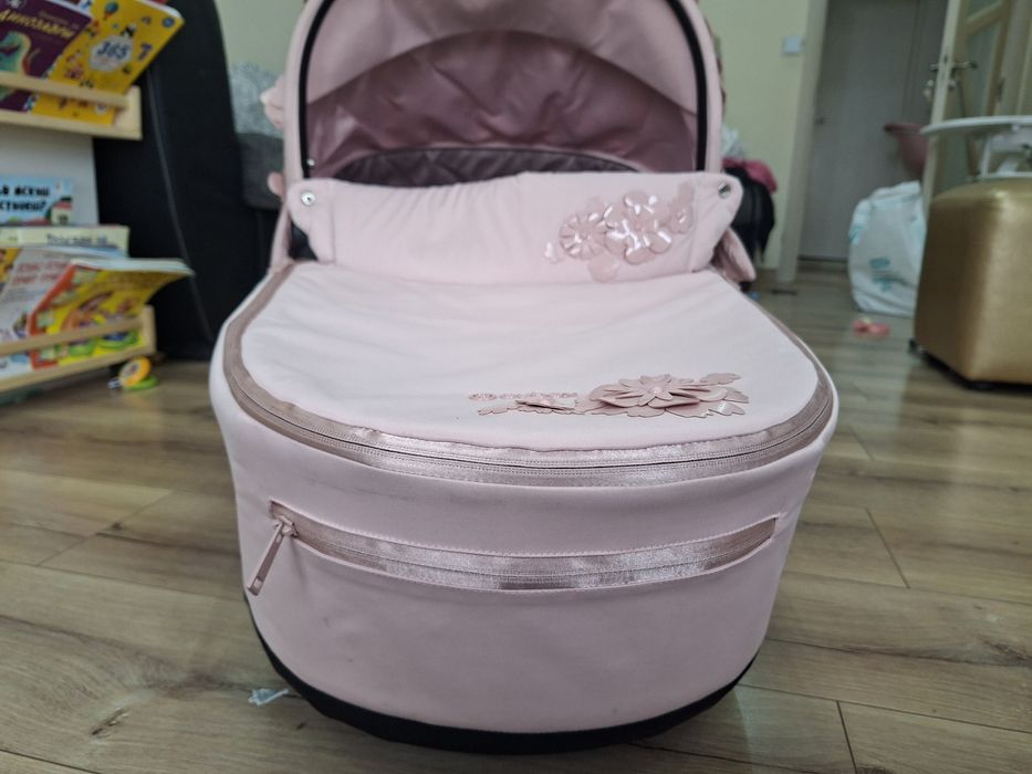 Кош за новородено Cybex Priam 4 /e-PRIAM Lux SIMPLY FLOWERS