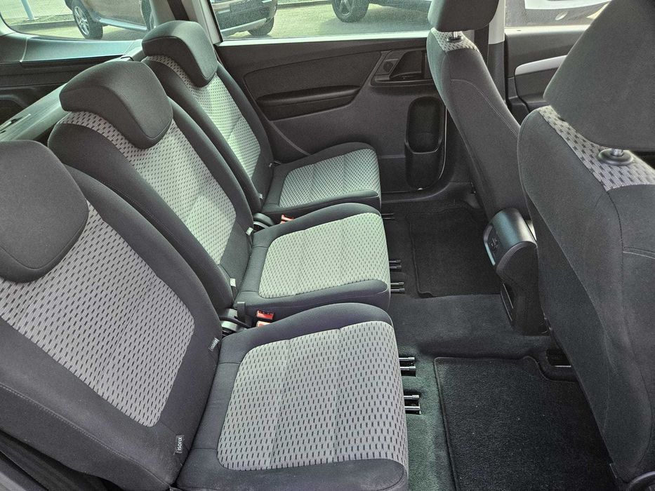 VW Sharan 2.0 TDI 140 CP – an 2012 – Motor CFFB – Alb Perlat – Jante Negre 5 locuri FULL recent adus în țară Unic Proprietar
