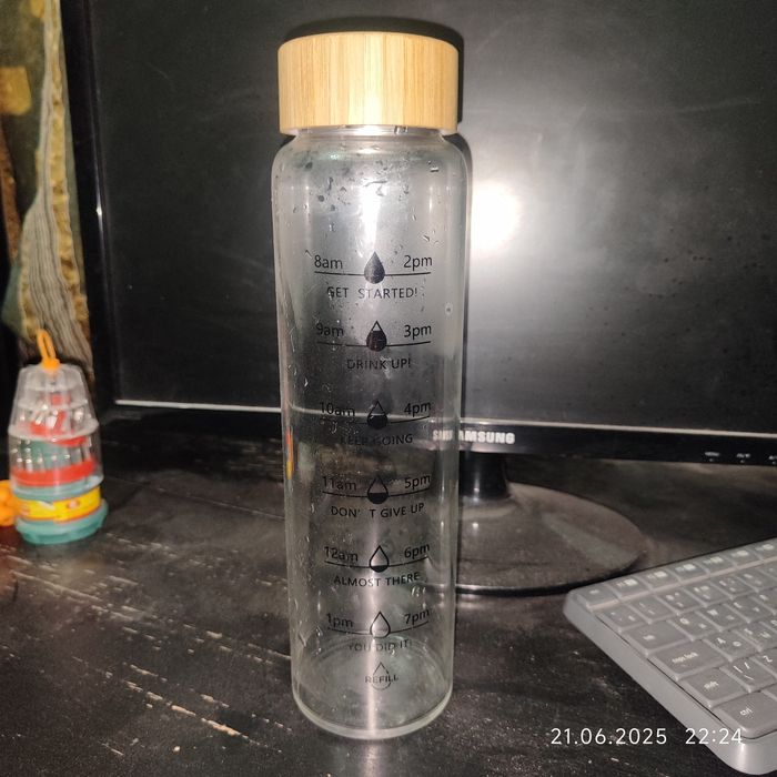 Продам стеклянную бутылку