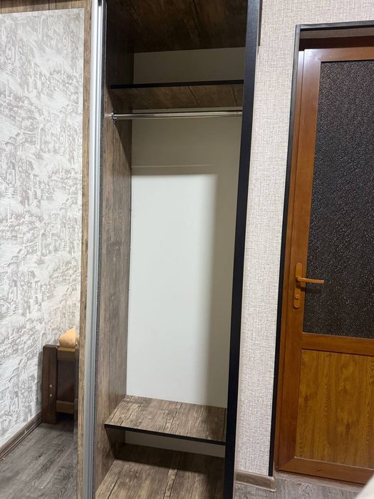 Продаю шкафы для одежды