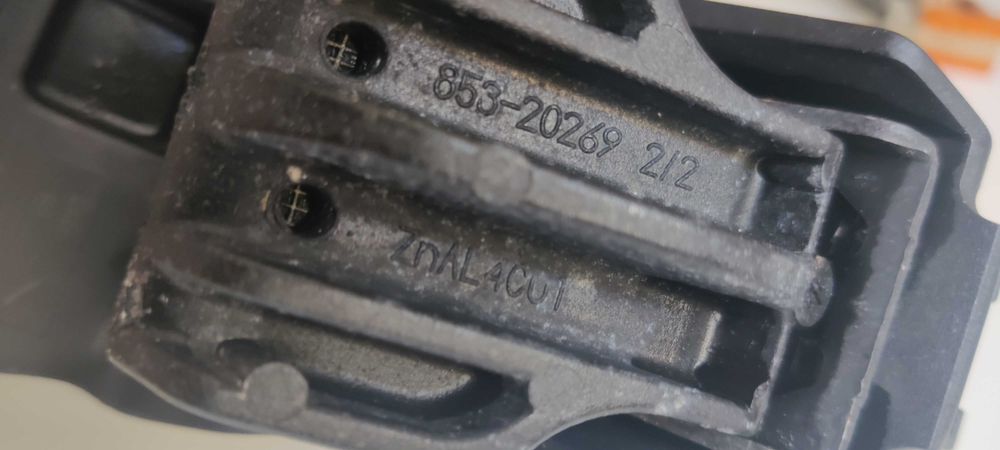 Тhule 853 20269 Комплект захвати / основи за надлъжни релси