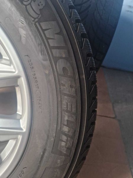 Audi Ауди Q3 R17 80A
оригинални джанти с гуми
и датчици