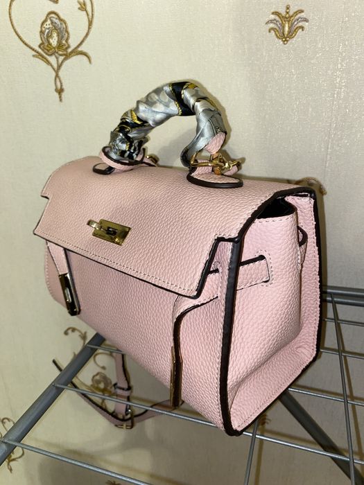 Продаю розовую сумку