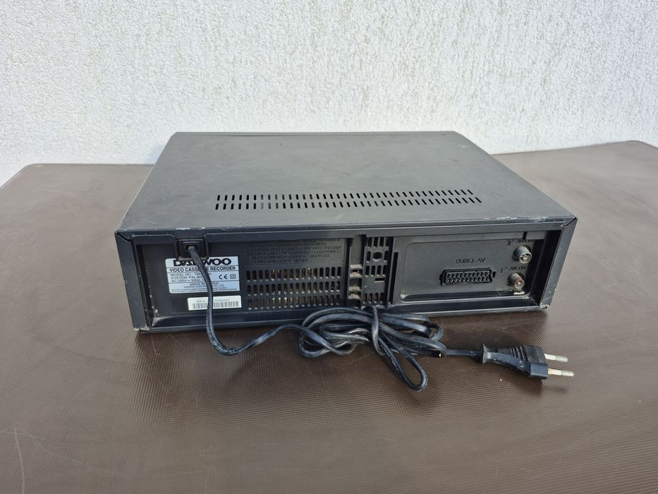 Vând video casette recorder,marca Daewoo,model T844-(T5),fabricat made in Korea 
- commercial skip 
NTSC PLAY BACK On PAL Tv 

- compatibile with 16