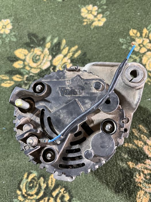 Генератор Valeo 90A