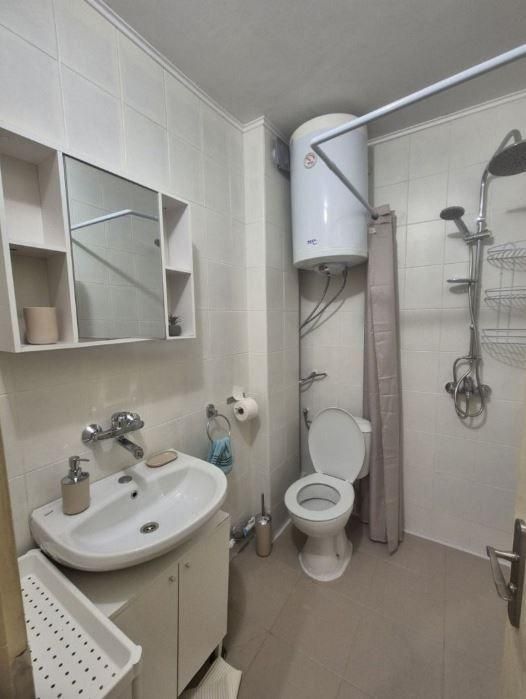 Двустаен апартамент, под наем, кв. Колхозен пазар