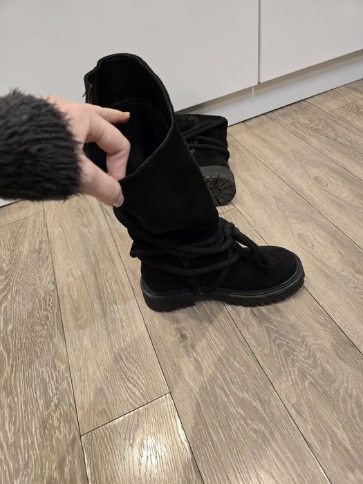 Cizme negre ,în stare foarte bună