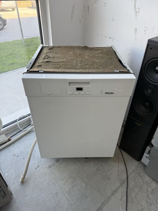Съдомиялна MIELE 60/см с три кошници