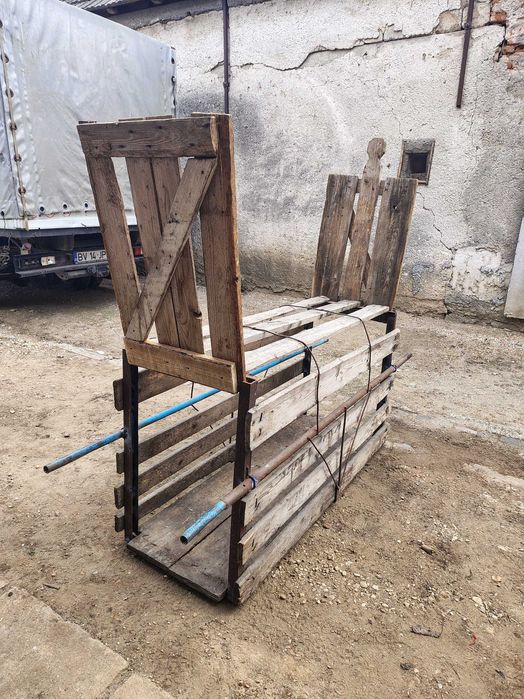 Vând cântar mecanic 500 kg și ladă transport porci