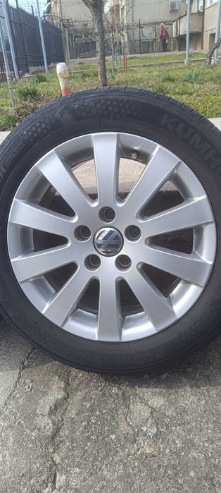 Продавам комплект оригинални джанти VW с летни гуми Humko