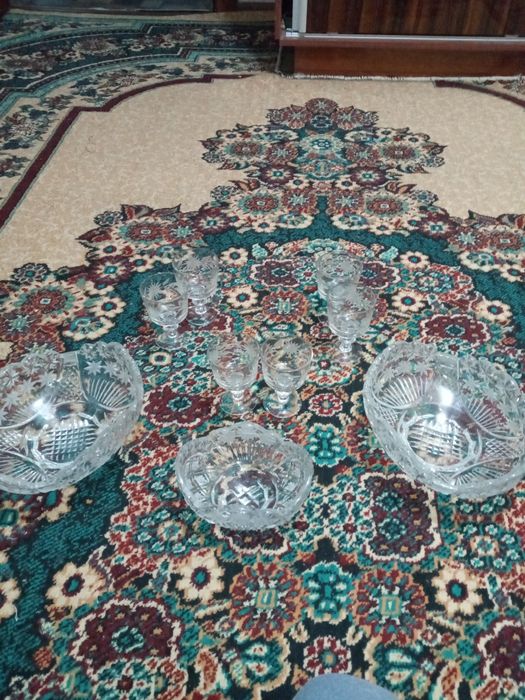 ХРУСТАЛ идишлар сотилли.