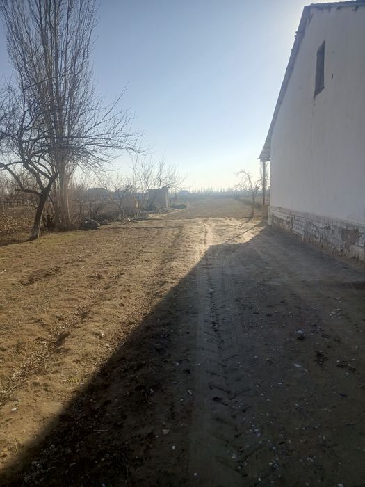 Участка ховли сотилади